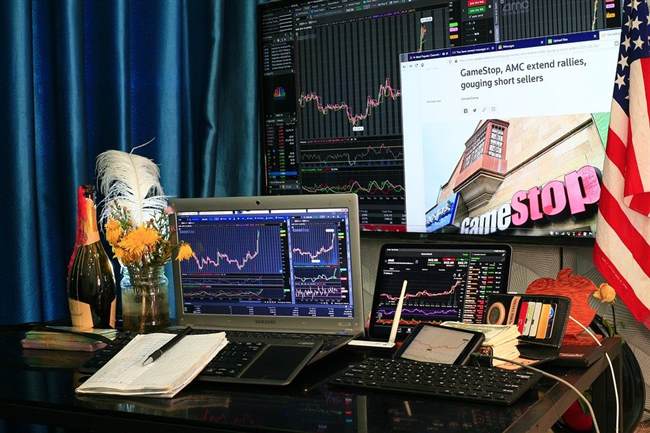 晶圆代工业务前景迷雾重重 英特尔(INTC.US)股价重挫超8% 凭空消失年内涨幅